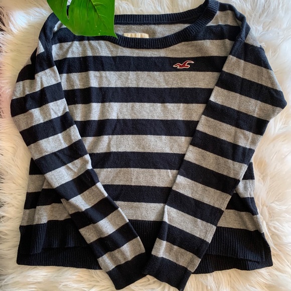 NWOT Hollister Sweater - Picture 5 of 8